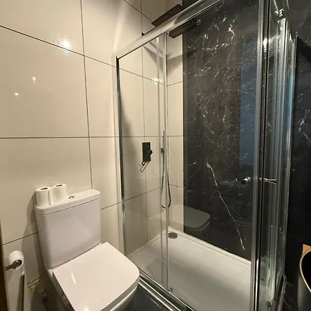 Airport Comfortable With Own Bathroom Easy Access *