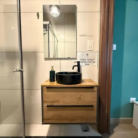 Airport Comfortable With Own Bathroom Easy Access