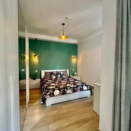 Airport Comfortable With Own Bathroom Easy Access Gazde/Camere de închiriat *